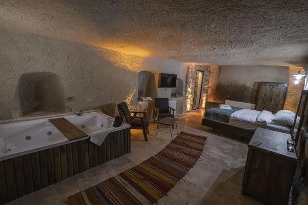Mağara Oda,    , Jakuzili