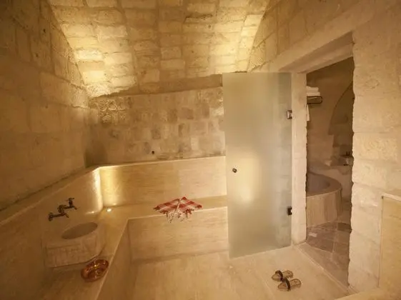 Majestic Cave Suites
