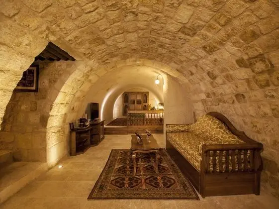Majestic Cave Suites