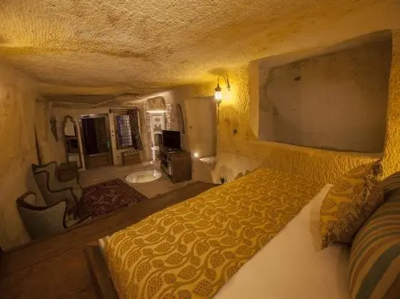 Royal Cave Suit