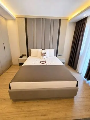 Tek Büyük veya İki Ayrı Yataklı Oda, Sigara İçilebilir, Şehir Manzaralı