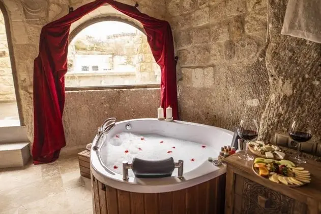 Deluxe Cave Suit, Dağ Manzaralı, Jakuzili