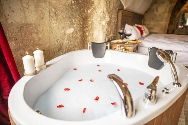 Deluxe Cave Suit, Dağ Manzaralı, Jakuzili