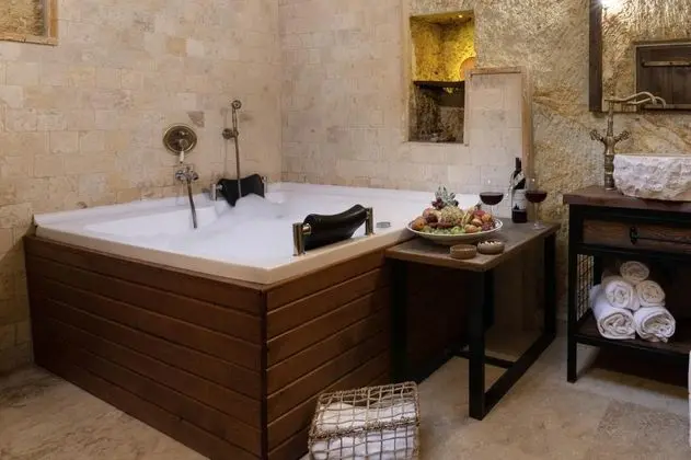 Deluxe Cave Suit, Dağ Manzaralı, Jakuzili