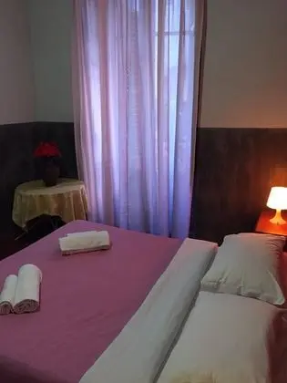 Basic Tek Büyük Yataklı Oda, Ortak Banyo (1)