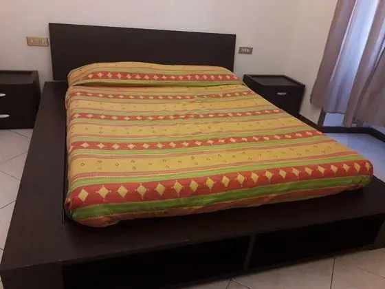 Basic Tek Büyük Yataklı Oda, Ortak Banyo (2)