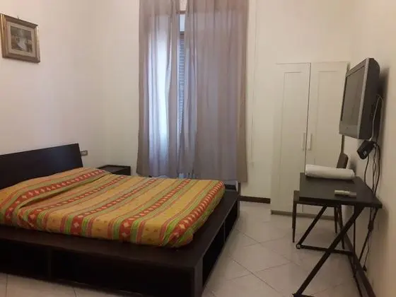 Basic Tek Büyük Yataklı Oda, Ortak Banyo (2)