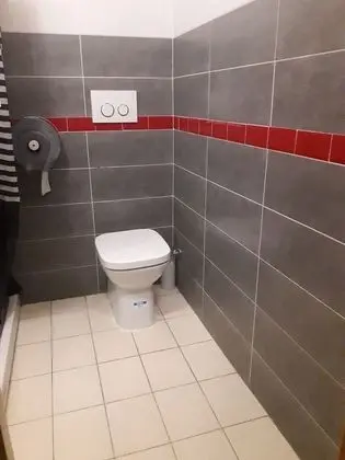 Basic Tek Büyük Yataklı Oda, Ortak Banyo (3)