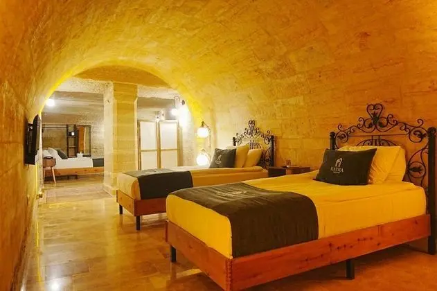 King Cave Suite,    , Jakuzili