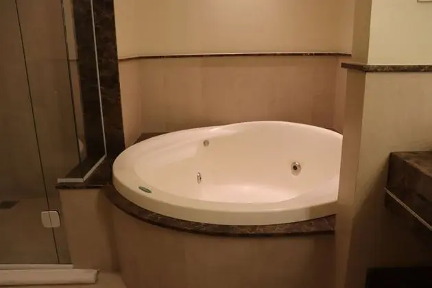 Süit, Sıcak Su Küveti