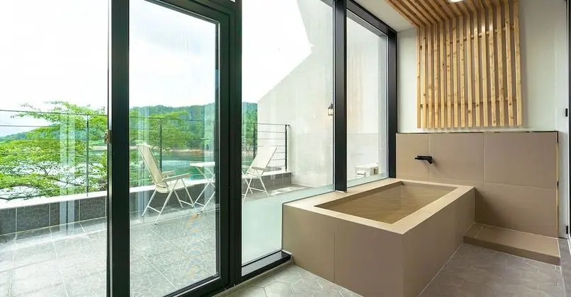 Deluxe Tek Büyük Yataklı Oda (A)