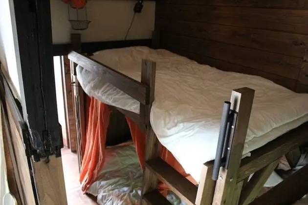 Ortak Ranzalı Oda, Karma Ranzalı Oda