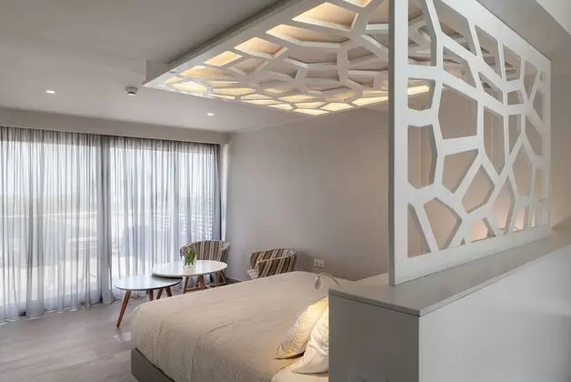 Deluxe Süit, Kısmi Deniz Manzaralı (Outdoor or Indoor Jacuzzi)