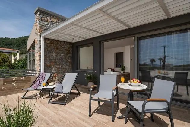 Deluxe Süit, Kısmi Deniz Manzaralı (Outdoor or Indoor Jacuzzi)