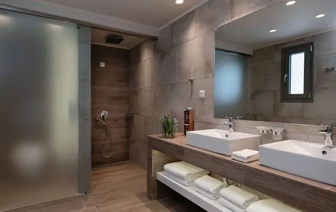 Deluxe Süit, Kısmi Deniz Manzaralı (Outdoor or Indoor Jacuzzi)