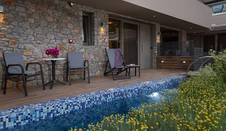 Deluxe Tek Büyük Yataklı Oda, Bahçe Manzaralı (Swip Up Outdoor Running Jacuzzi)