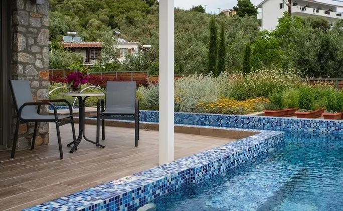 Deluxe Tek Büyük Yataklı Oda, Bahçe Manzaralı (Swip Up Outdoor Running Jacuzzi)