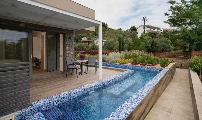 Deluxe Tek Büyük Yataklı Oda, Bahçe Manzaralı (Swip Up Outdoor Running Jacuzzi)