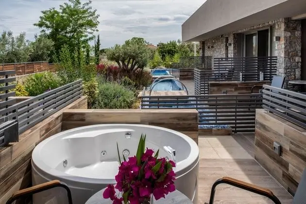 Deluxe Tek Büyük Yataklı Oda (Outdoor Jacuzzi)