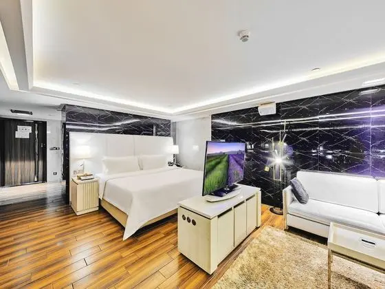Deluxe Tek Büyük Yataklı Oda