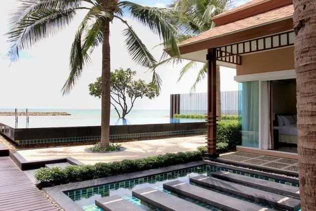 Deluxe Beach Front Villa
