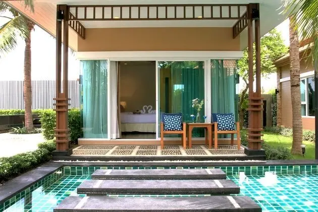 Deluxe Beach Front Villa