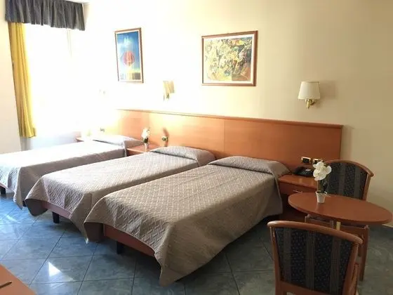 Üç Kişilik Oda