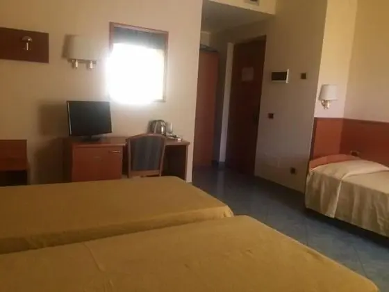 Üç Kişilik Oda