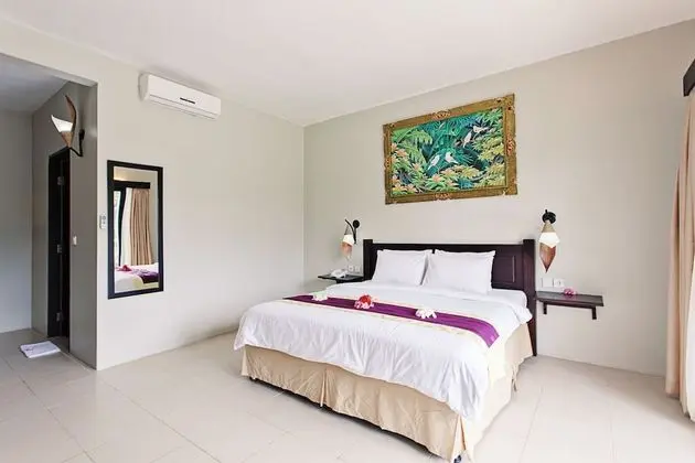 Deluxe Dahlia Double Bedroom