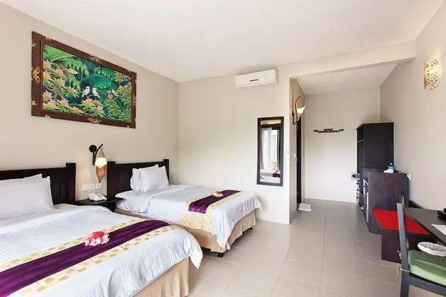 Deluxe Seroja Twin Bedroom