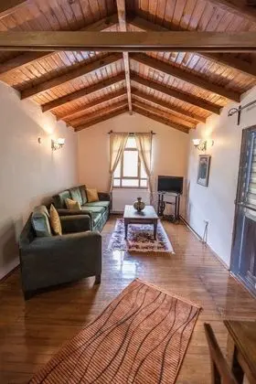 Apart Oda - Balkonlu Üst Kat
