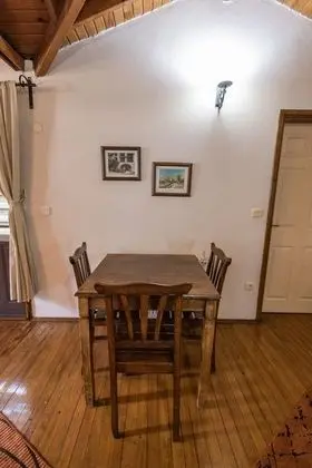 Apart Oda - Balkonlu Üst Kat