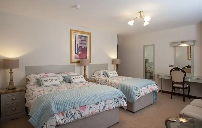 İki Ayrı Yataklı Oda, Banyolu/Duşlu