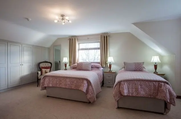 İki Ayrı Yataklı Oda, Banyolu/Duşlu