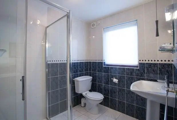 İki Ayrı Yataklı Oda, Banyolu/Duşlu