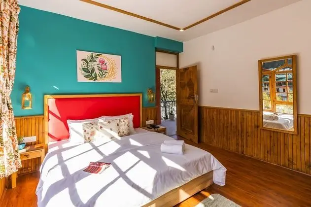 Deluxe Room Ensuite Bath - 1-2 Floor