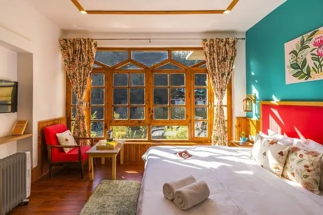 Deluxe Room Ensuite Bath - 1-2 Floor