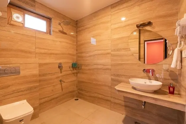 Deluxe Room Ensuite Bath - 1-2 Floor
