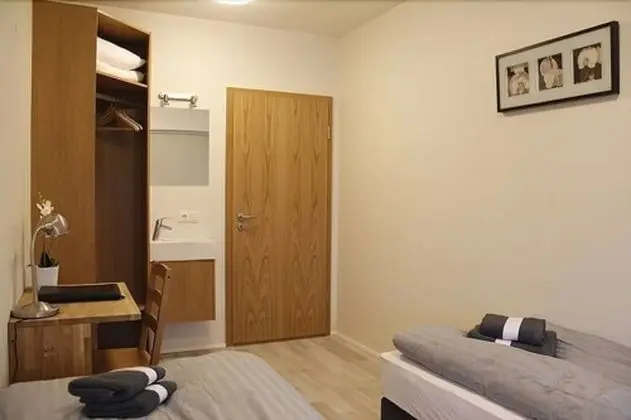 İki Ayrı Yataklı Oda, Ortak Banyo