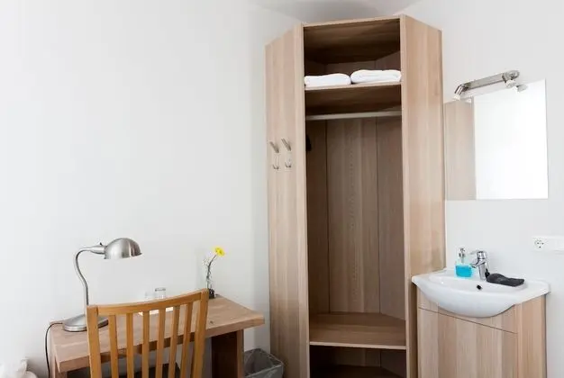 Tek Büyük Yataklı Oda, Ortak Banyo