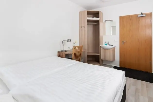 Tek Büyük Yataklı Oda, Ortak Banyo