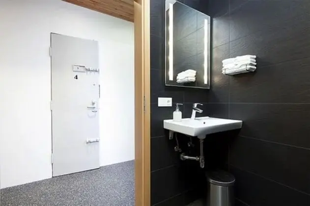 Tek Büyük Yataklı Oda, Ortak Banyo