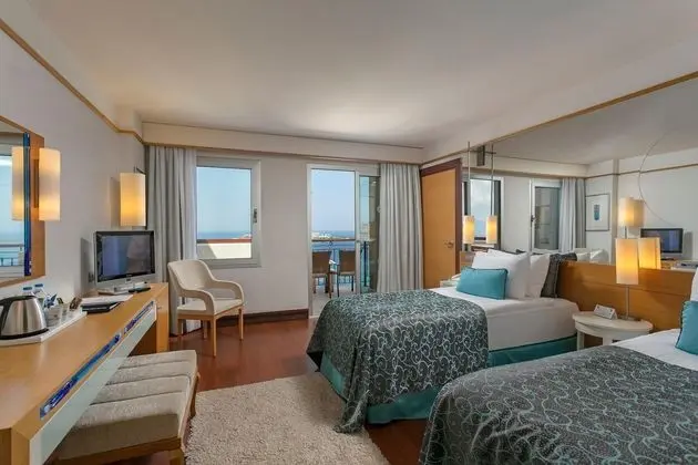 https://images.etstur.com/files/images/hotelImages/TR/51080/l/Kefaluka-Resort-Oda-344950.jpg