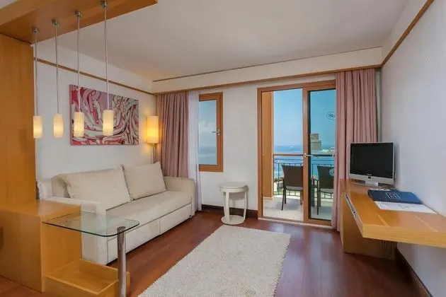 https://images.etstur.com/files/images/hotelImages/TR/51080/l/Kefaluka-Resort-Oda-344962.jpg
