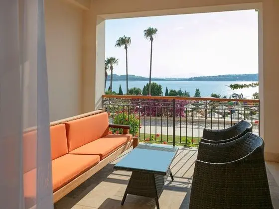https://images.etstur.com/files/images/hotelImages/TR/51080/l/Kefaluka-Resort-Oda-344968.jpg