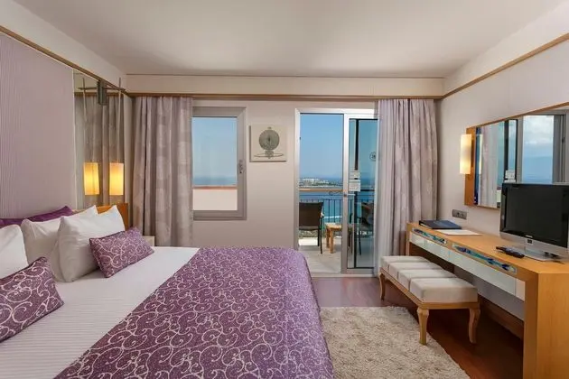 https://images.etstur.com/files/images/hotelImages/TR/51080/l/Kefaluka-Resort-Oda-344972.jpg