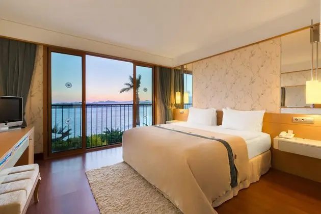 https://images.etstur.com/imgproxy/resize/2560x1440/files/images/hotelImages/etsrooms/606/Kefaluka_Resort_20251010143552_2.JPG