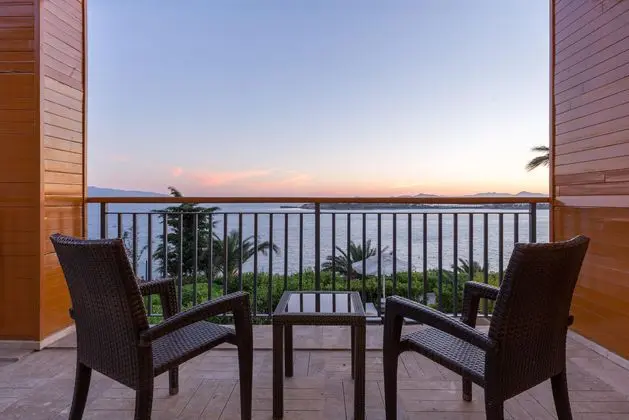 https://images.etstur.com/imgproxy/resize/2560x1440/files/images/hotelImages/etsrooms/606/Kefaluka_Resort_20251010143628_1.JPG