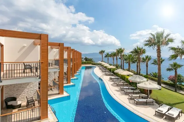 https://images.etstur.com/imgproxy/resize/2560x1440/files/images/hotelImages/etsrooms/606/Kefaluka_Resort_20251010143703_0.jpg