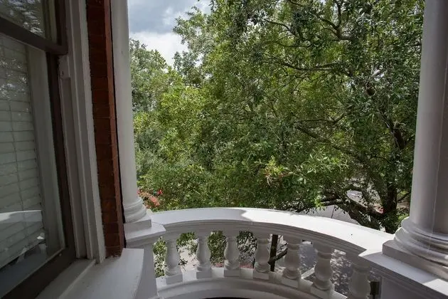 Grand Oda, 1 En Büyük (King) Boy Yatak, Balkon (Johnny Mercer)